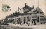 Le quai de la gare, au passage d'un train vers Paris